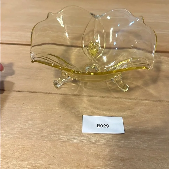 Fenton Glass Candy Dish Antique 3-footed bowl light canary yellow - Picture 2 of 5